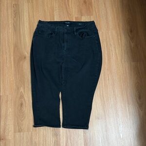Judy Blue Black Capri Jeans
